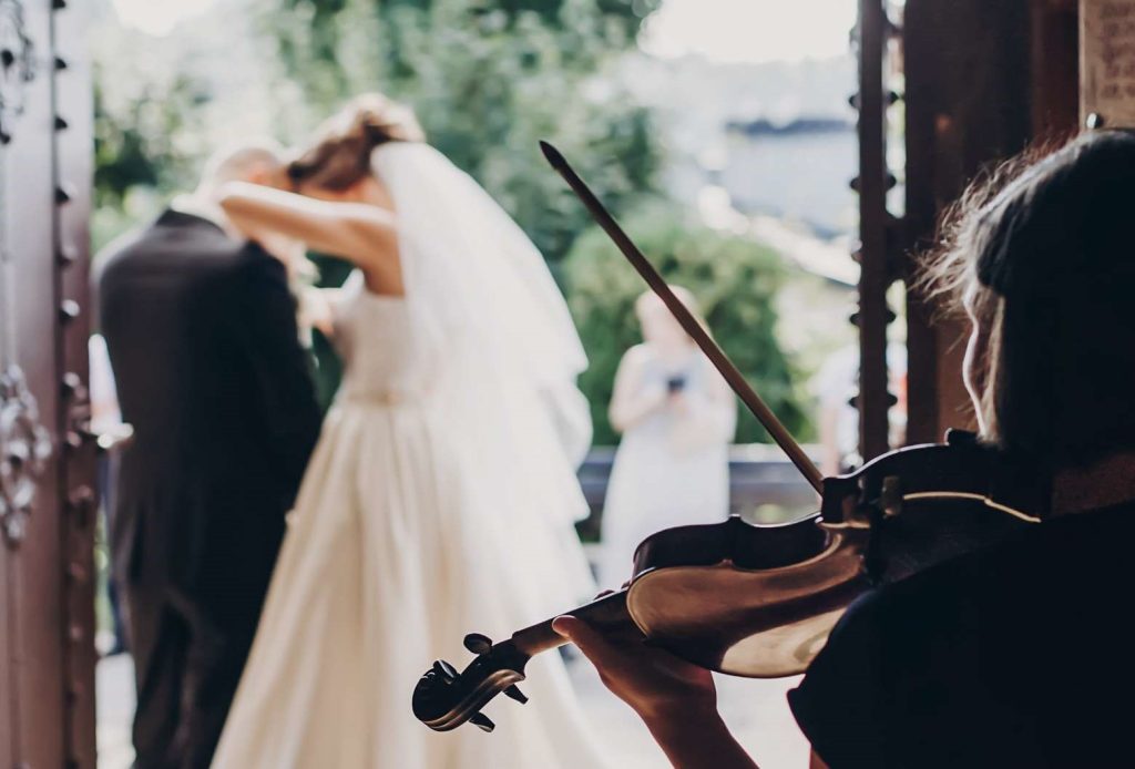 Live-violinist-wedding-reception